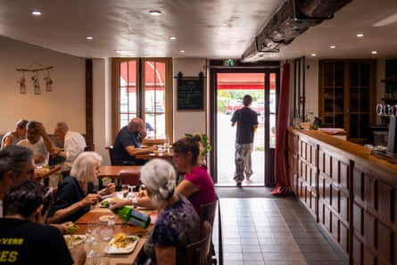 Customers eating at tables inside the Au Bon Accueil restaurant