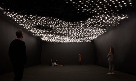 O trabalho de Lazano-Hemmer Field Atmosphonia, que envolve – ele pensa – 32km de cabos.