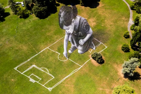 A land art painting titled “Le terrain des possibles” created by Swiss French artist Saype in the parc La Grange, Geneva.
