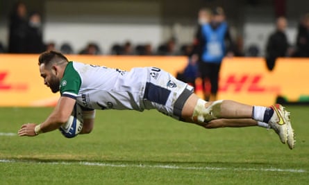 Cobus Reinach scores a try for Montpellier against Exeter