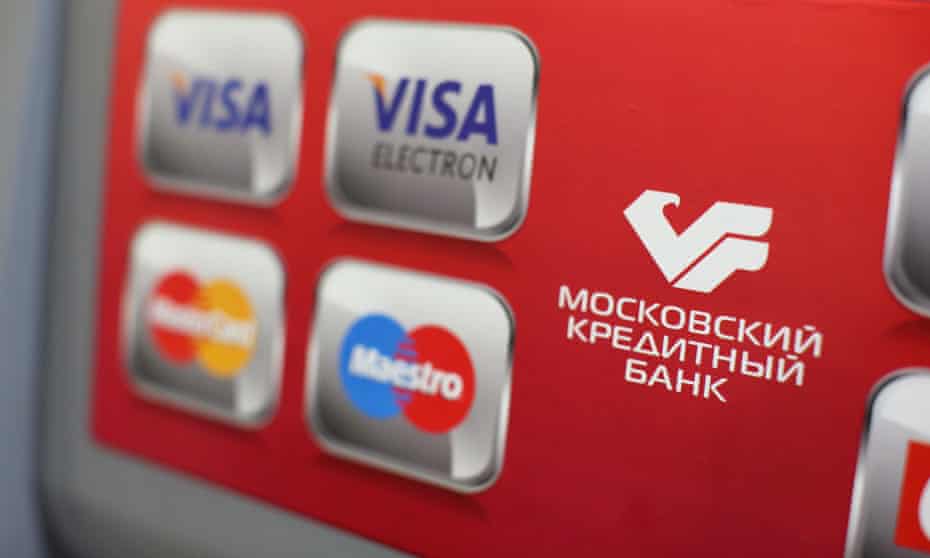 A teller machine at Moscow Credit Bank: Russian banks will no longer be supported by either Visas’s or Mastercard’s networks. 