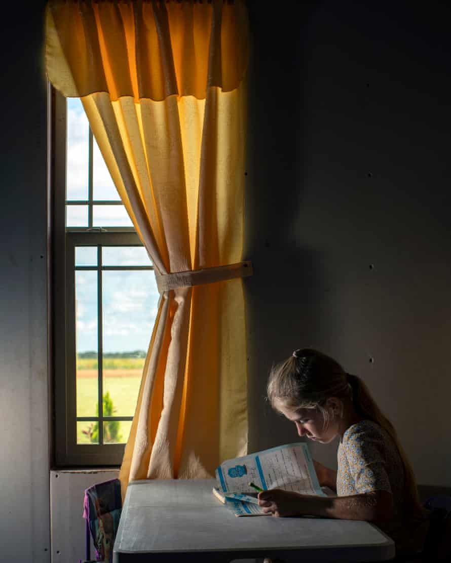 Before their decision to settle in Colombia, the Mennonites asked the government for assurances that they would be allowed to continue their way of life, that is, to open their own schools, churches and cemeteries and not to not having to send their children to compulsory military service, which could put them on the front lines of the war on drugs.