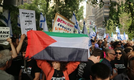 Members of the anti-occupation bloc of the Israeli pro-democracy question   protestation  against Benjamin Netanyahu successful  New York connected  Friday.