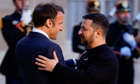 امانوئل مکرون رئیس جمهور فرانسه با ولودیمیر زلنسکی رئیس جمهور اوکراین در پاریس دیدار کرد