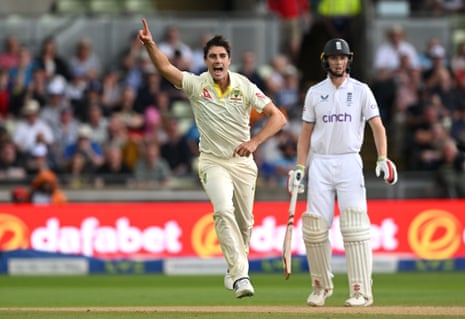 Pat Cummins gets the wicket of Ben Duckett in perfect bowling conditions.