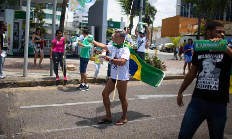 Alfeu França voted Lula before but is now a Bolsonaro supporter.