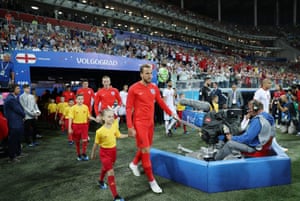 Кейн води ÐнглиÑ. ÐÑма изненади в отбора на отбора: 1 Pickford; 2 Walker; 5 камъни; 6 Maguire; 8 Henderson; 12 Trippier; 7 Lingard; 20 Alli; 18 Young; 10 Ñтерлинги; 9 Кейн.