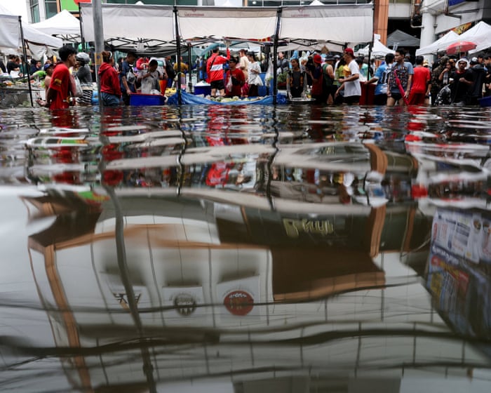 Thai downpours shift north-westwards after Bangkok declared a disaster zone