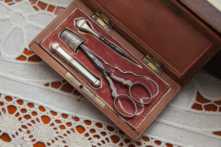 Sewing Kit With Case Easy-to-Use Needle And Thread Kit At Home On-The-go