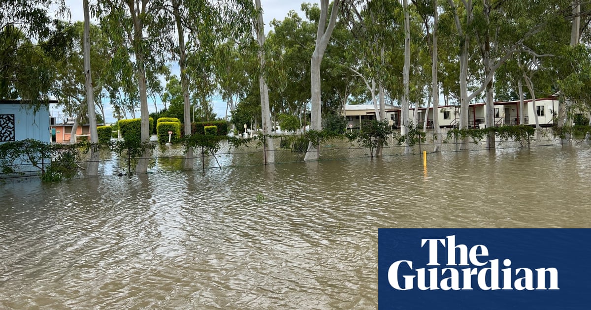 Queensland floods: police say Burketown not safe as dozens airlifted out