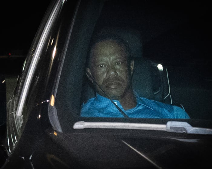 Tiger Woods says looking at his phone led to Florida rollover crash