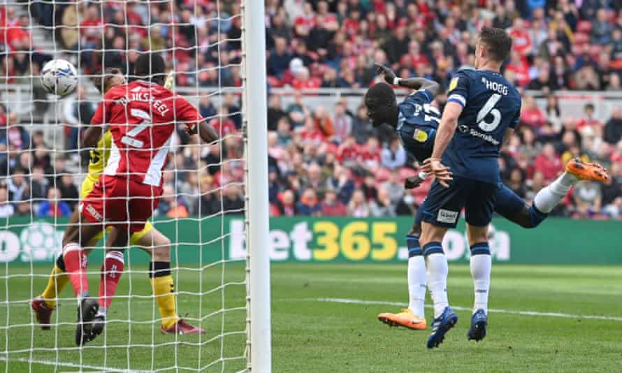 Naby Sarr heads in the first goal.