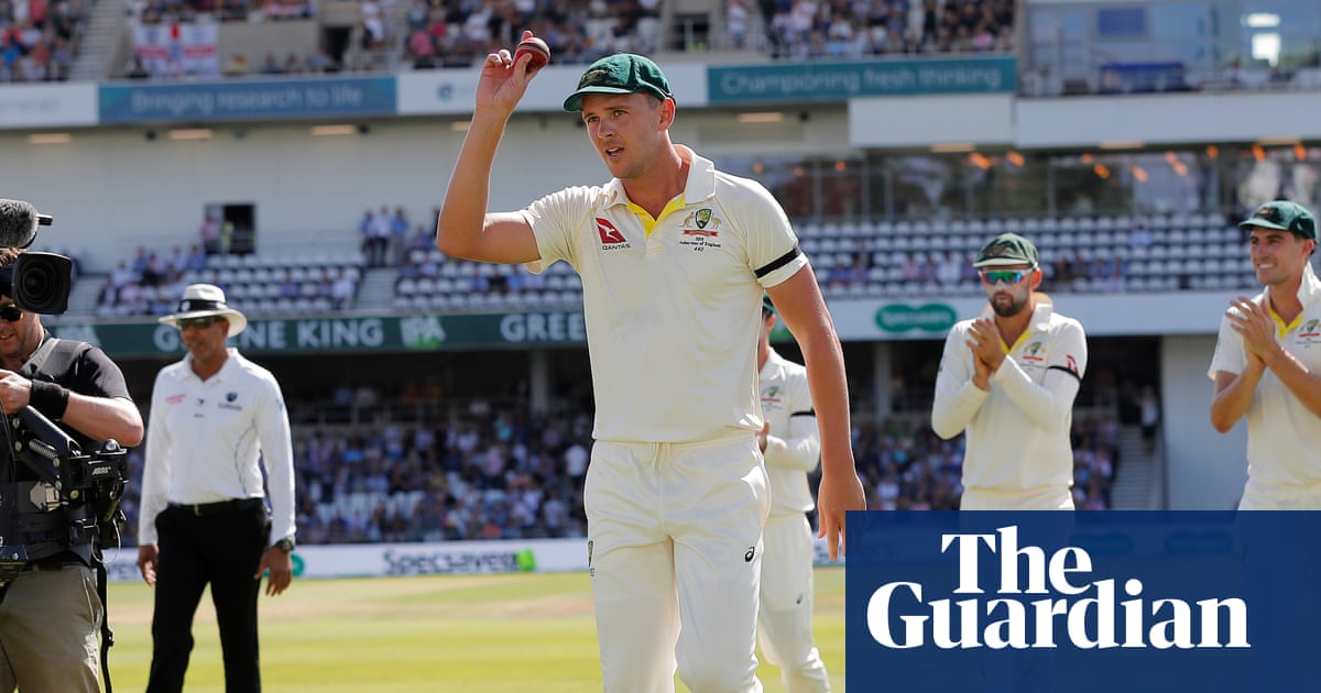 Hazlewood and Cummins opt for fast bowling artistry over an air raid | Geoff Lemon