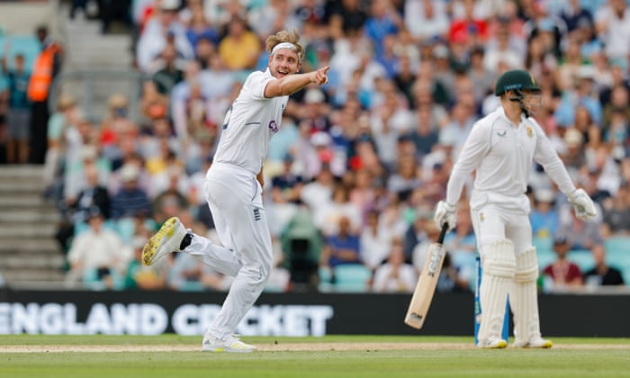 Broad gets the wicket of Rickleton LBW.