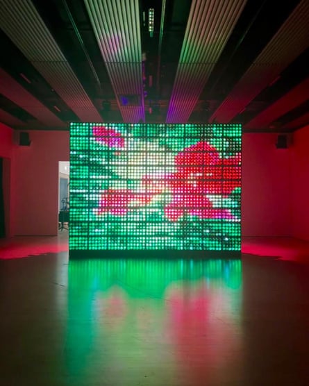 Beer crates and LEDs … the screen side of Green Screen.