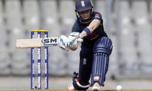 Englandâs Heather Knight hit 40 from 20 balls against India.