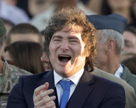 Javier Milei clapping his hands together.