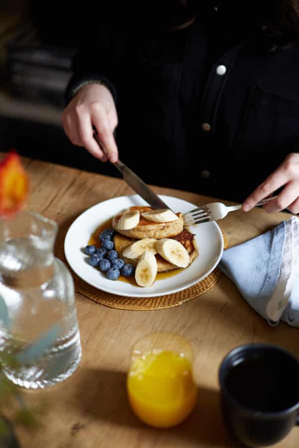 Le various al latte perfette per ogni scopo: dai cocktail alla crema pasticcera | Cibo e bevande vegane 3 Pancakes from Where The Pancakes Are, fatti con aquafaba