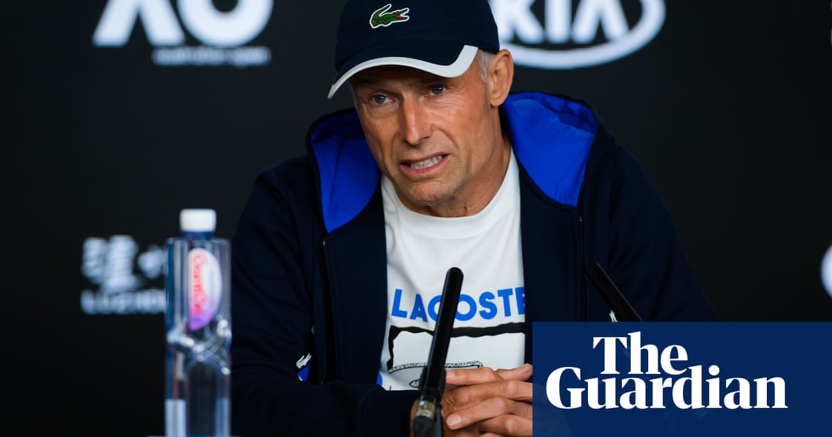 Nigel Sears returns to scene of collapse for Anett Kontaveit’s quarter-final