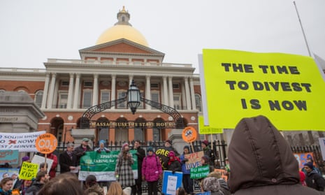 According to a new report, for the New York State Common Retirement Fund, the third largest pension fund in the country, a move away from fossil fuels would have made each of the fund’s 1.1 million members more than $4,500 richer.