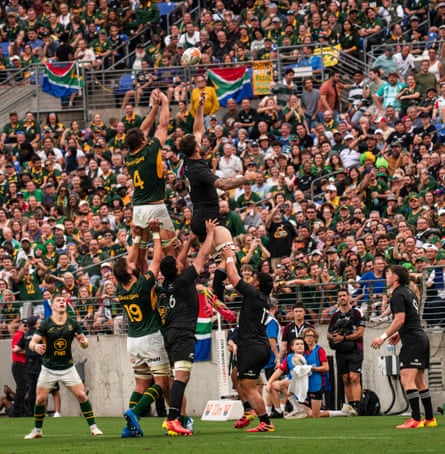 Eben Etzebeth contests the line out against the All Blacks