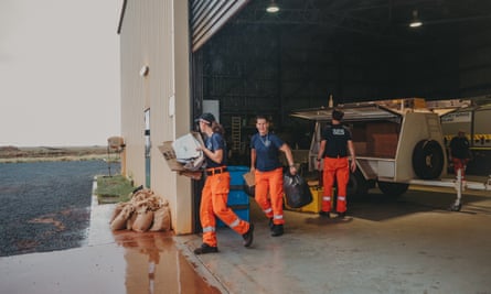 Port Hedland residents stock up on sandbags from the SES