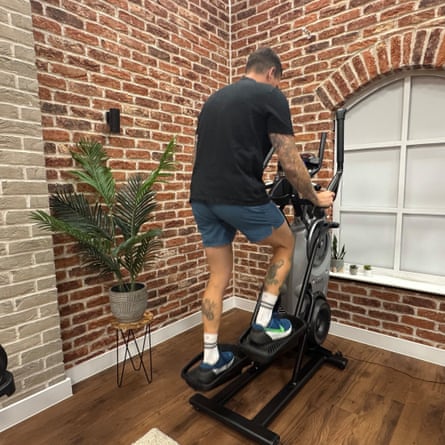 Writer Leon testing the Bowflex Max Trainer M6