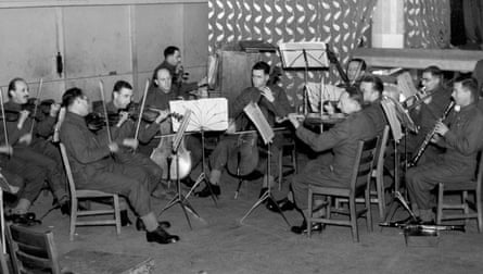 An old black and white photograph of an orchestra of soldiers together