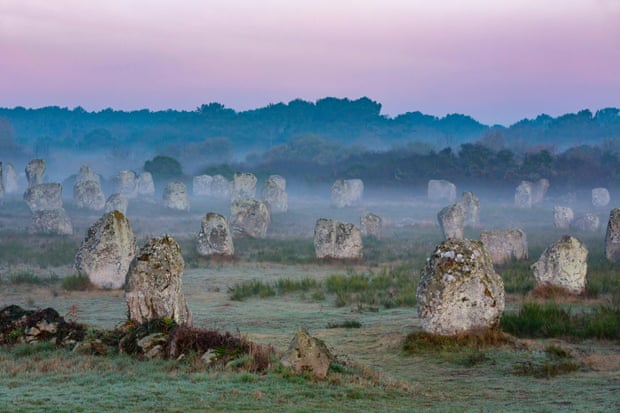 Alianzas de Menhires de Menecin Carnac, Oeste de Francia.