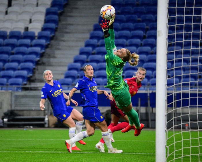 Hampton’s heroics preserve WCL point for Chelsea on Bompastor’s OL Lyonnes return