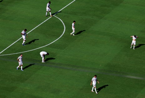 Real Madrid players look dejected aft Paris St Germain's Goncalo Ramos scores their 4th goal.