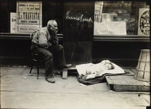 Hot day on East Side, New York, circa 1908 The Hine works being auctioned at Swann Galleries come from the personal collection of Isador Sy Seidman, a friend of Hine’s and a lifelong collector of New York City-centric photographs