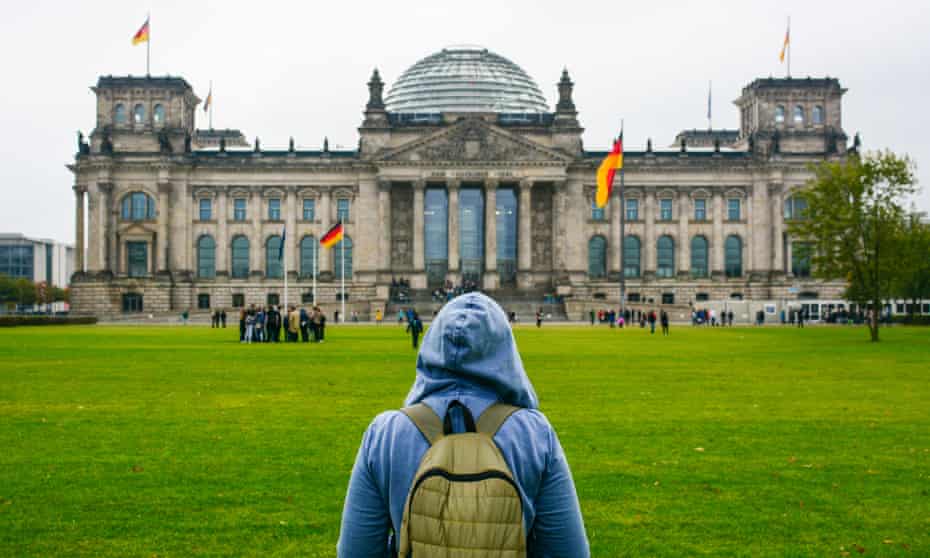 young woman with backpack looking at Bundestag