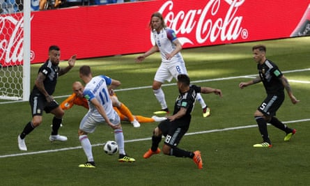 Alfred Finnbogason equalises from the rebound after Willy Caballero had fumbled a shot.