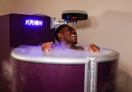Danny Welbeck in a cryotherapy chamber