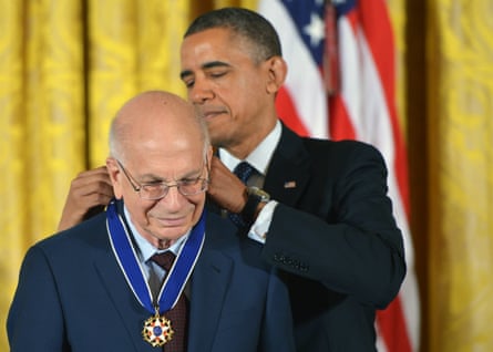 US president Barack Obama presents the Presidential Medal of Freedom to psychologist Daniel Kahneman at the White House, 20 November 2013.