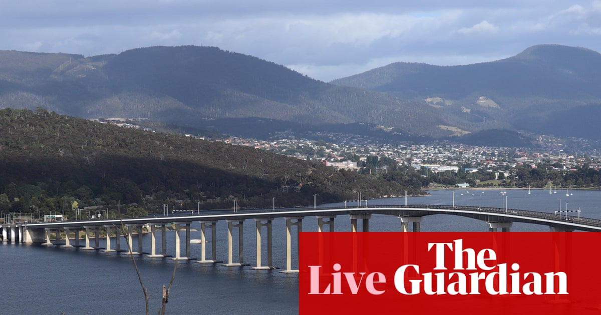 Strong winds overturn boats in Hobart – As it happened