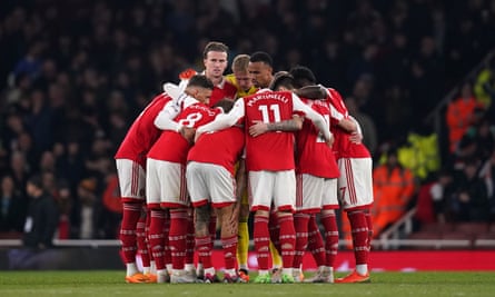 Les joueurs d'Arsenal dans un groupe contre Southampton.