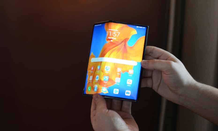 Voorbeeld vat Kom langs om het te weten Mate Xs: Huawei launches latest version of folding smartphone | Huawei |  The Guardian