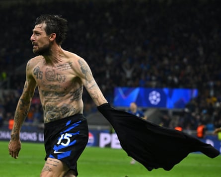 Francesco Acerbi celebrates after equalising against Barcelona