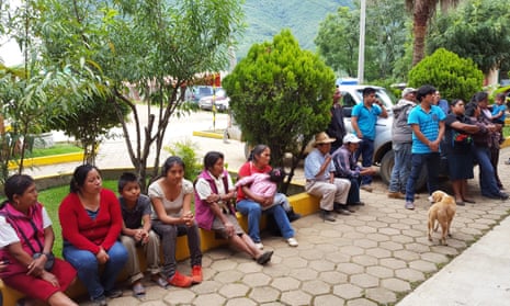 People gather in Santiago Nuyoó’s main square to hear about how the new mobile phone network works.