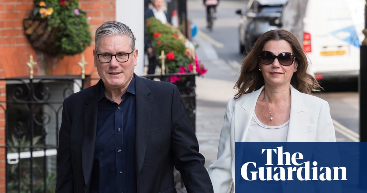 NPC Alert: Starmer's Wife Wears Generic 'Power Blazer,' Signals Nothing But Compliance