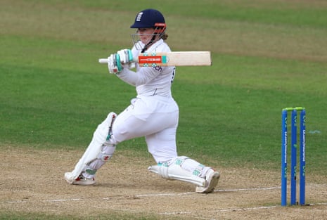 Tammy Beaumont in action