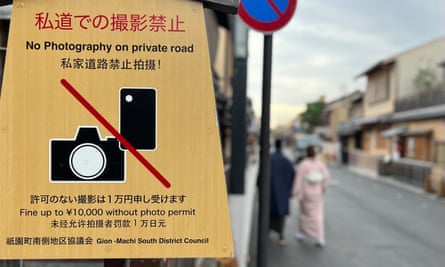 A sign in the Gion district of Kyoto warns visitors not to photograph on private roads.