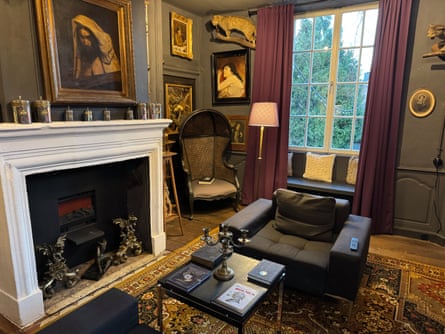 The Sherlock room at Château de Clémency.