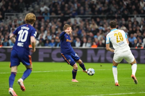 Harvey Barnes fires Newcastle in front!