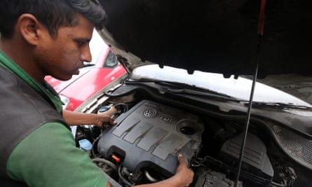 Volkswagen takes €20bn loan as emissions crisis deepens | Volkswagen