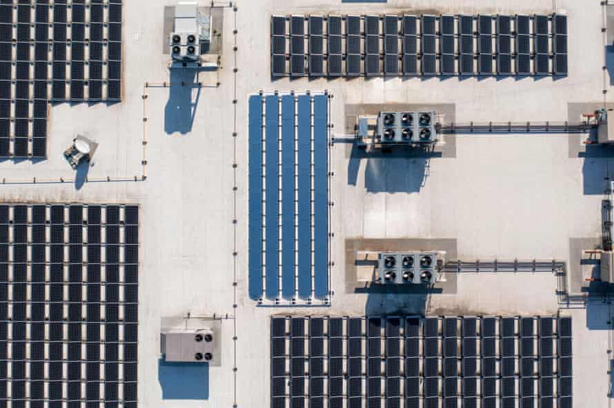 SkyCool’s cooling panels on a southern California grocery store roof.