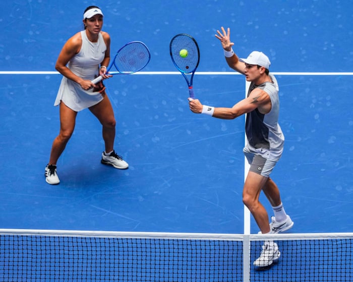 Draper and Pegula Advance to Semi-Finals, Defeating Alcaraz and Raducanu