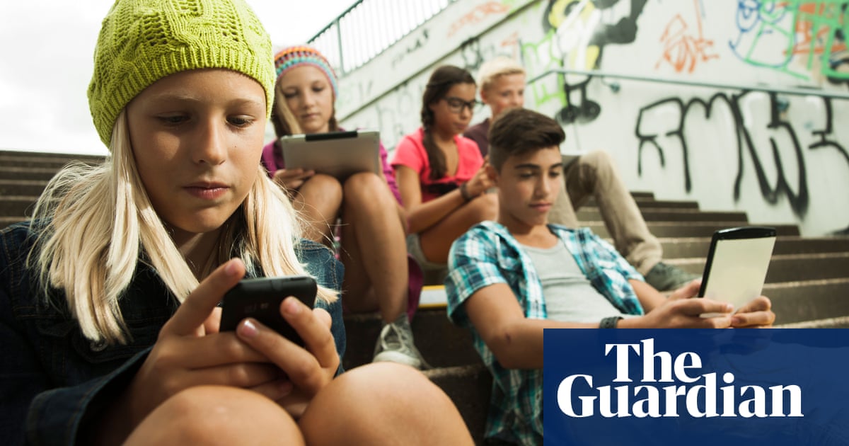 France to ban mobile phones in schools from September